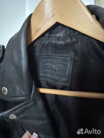 Кожаная куртка levis