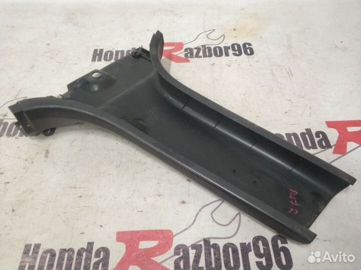 Накладка центральной стойки правая Honda Cr-V 2