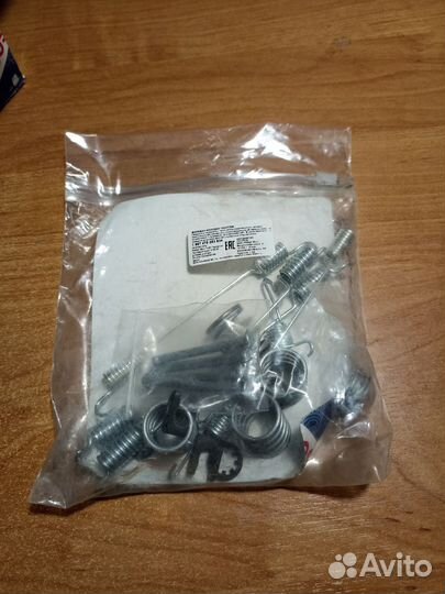 Задние тормозные колодки bosch+рем.комплект