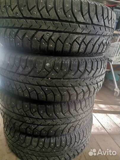 Bridgestone Ice Cruiser 7000 205/60 R16 92T