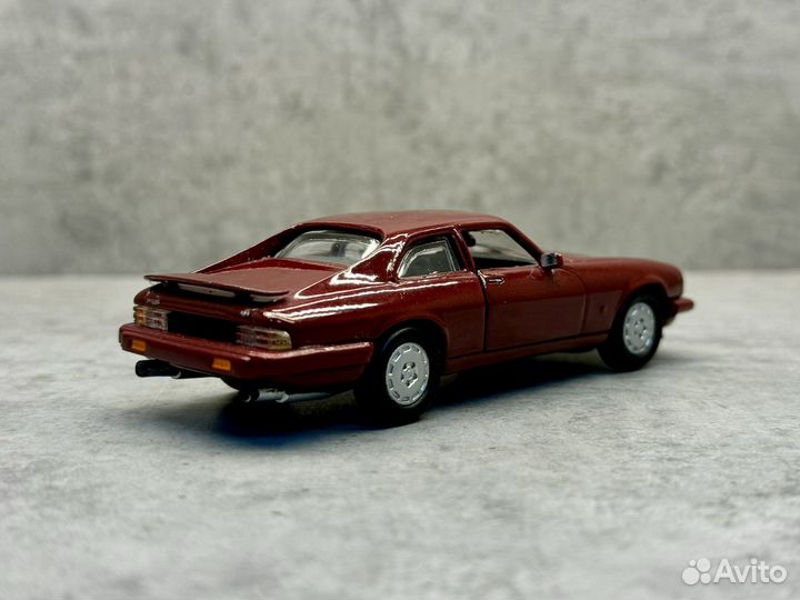 Редкая модель Jaguar XJ-R 1:43 DetailCars