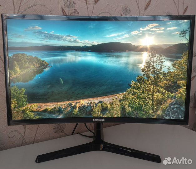 Монитор Samsung 24 изогнутый