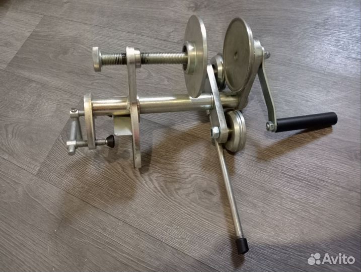 Закаточная машинка для жестяных банок