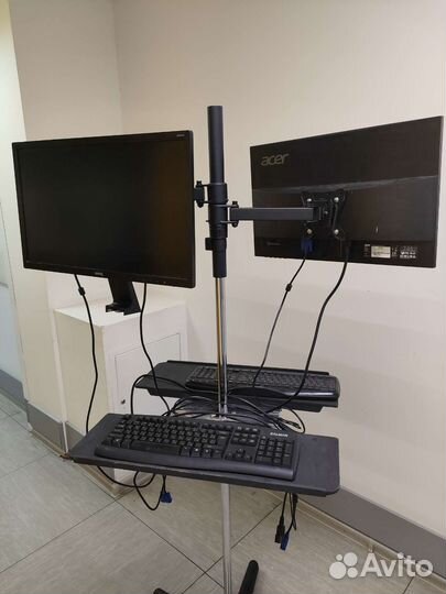 Стойка напольная для мониторов с полками