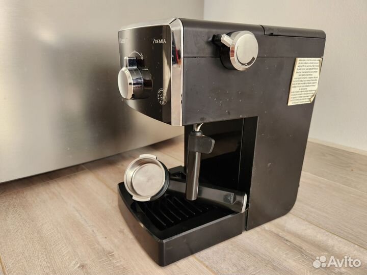 Рожковая кофеварка Saeco Poemia HD8323