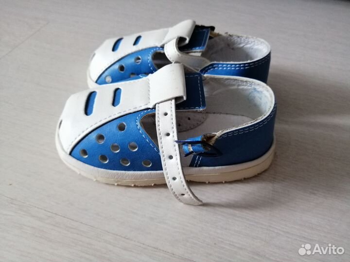 Сандали новые