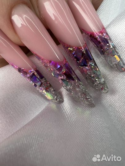 Модель на маникюр