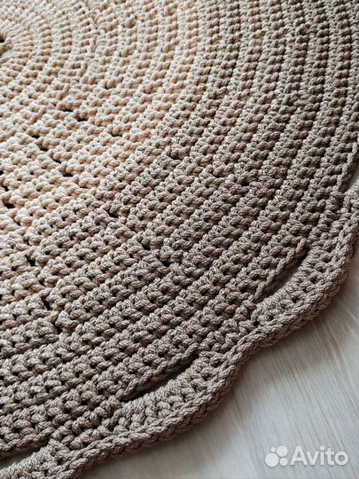 Коврик на пол вязаный