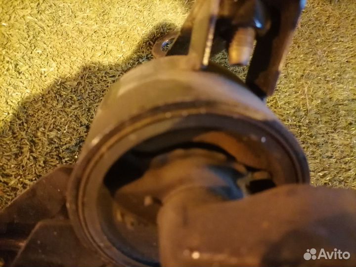 Опора двигателя (подушка двс) правая B25G-39-06YB