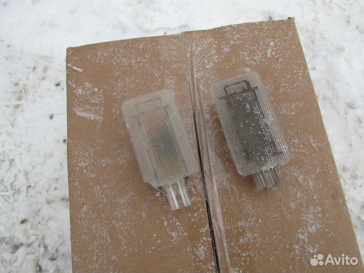 Плафон салонный на Nissan Leaf