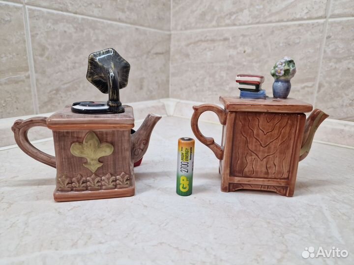 Коллекционные миниатюрные чайники