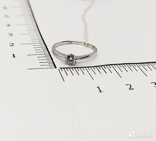 Кольцо с природным камнем Золото