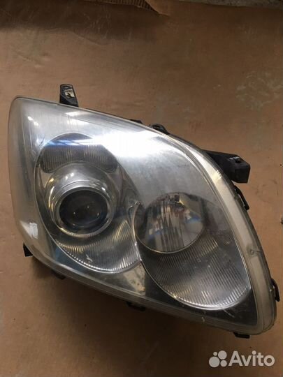 Фара передняя правая Toyota Avensis (1650)