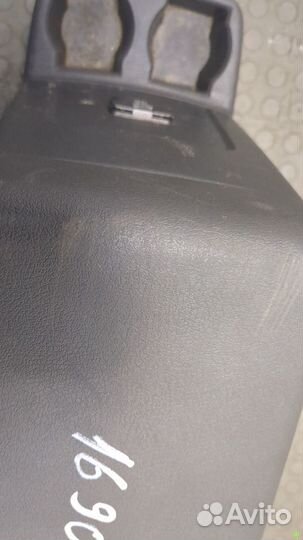 Консоль салона Dodge Nitro, 2008