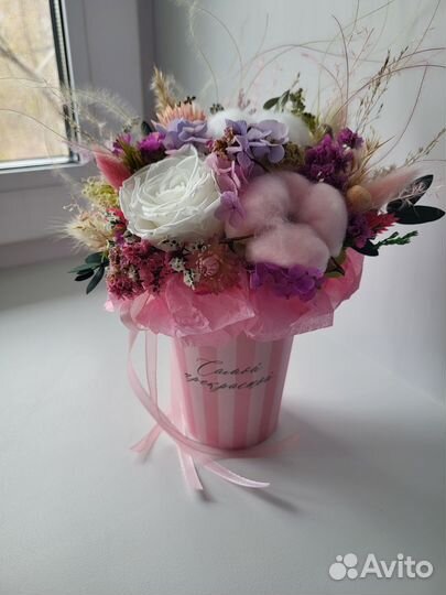 Букет из сухоцветов и стабилизированных цветов