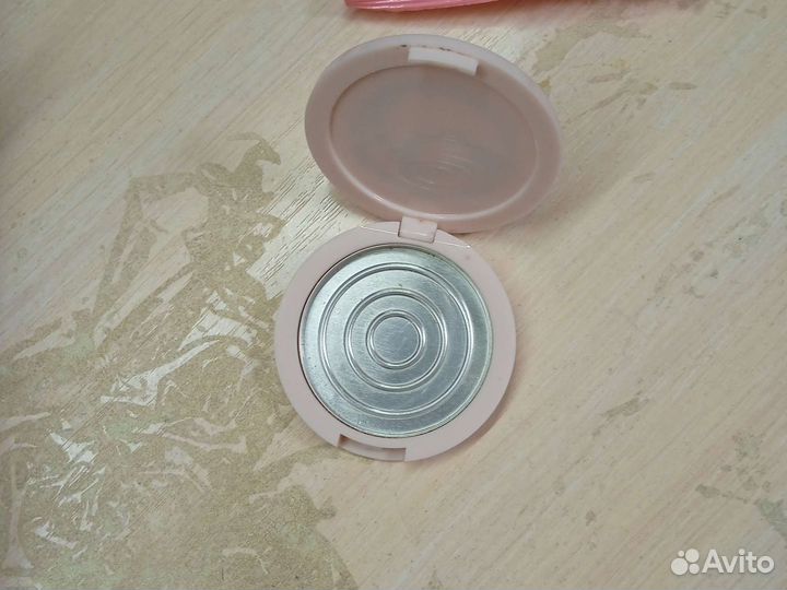 Круглая коробка для мелких вещей