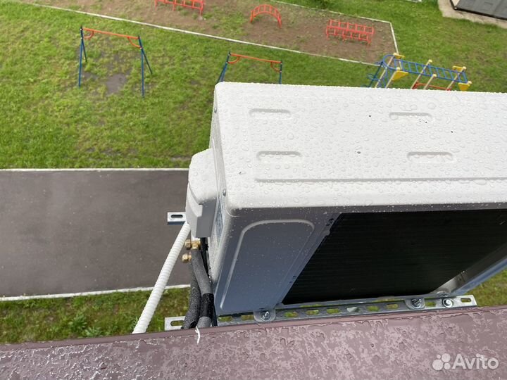 Установка кондиционера и натяжные потолки