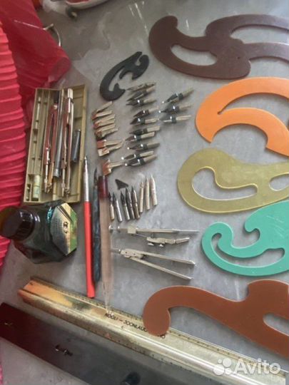 Лекало, ручки с перьями,зелёные чернила,линейки