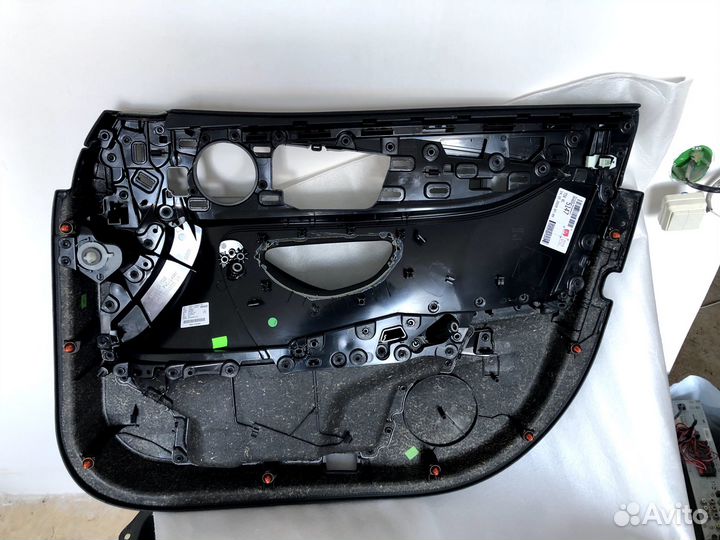 Обивка двери водителя Е класс 213