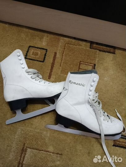 Коньки фигурные женские