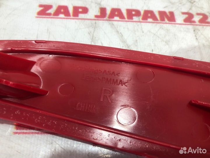 Отражатель в бампер задний правый Toyota Camry