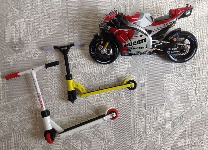 Модели игрушек (велосипед,мотоцикл,самокаты) и др