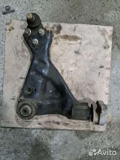 Рычаг передний левый Mercedes W639