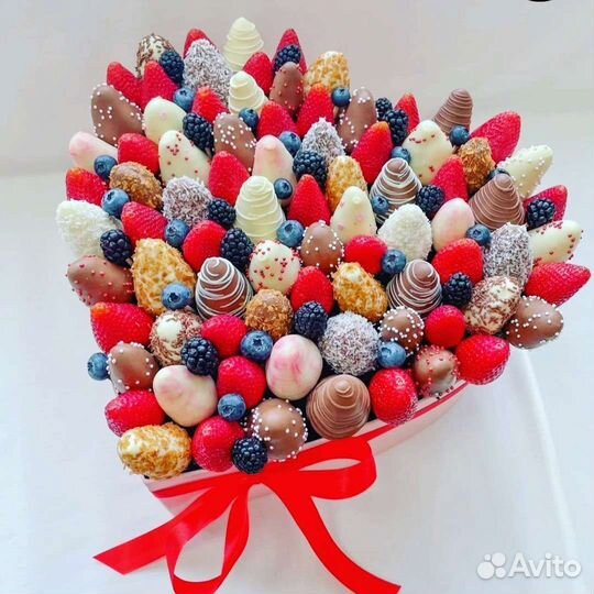 Клубника в шоколаде букеты +цветы