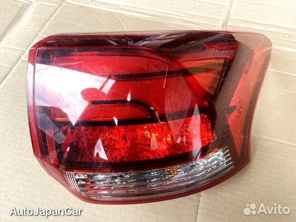 Задний фонарь левый правый Митсубиси Аутлендер 3