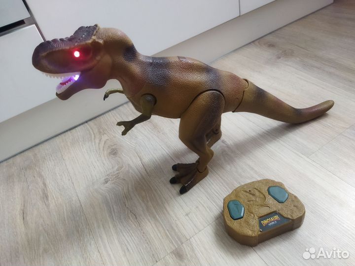 Динозавр на пульте игрушка
