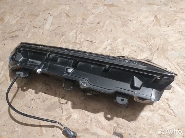 Правый ходовой огонь Lexus NX 2015 год