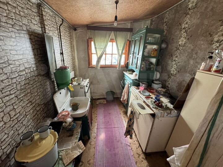 Дом 28 м² на участке 6 га