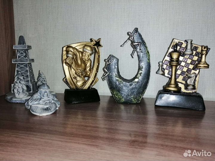 Статуэтки для кабинета