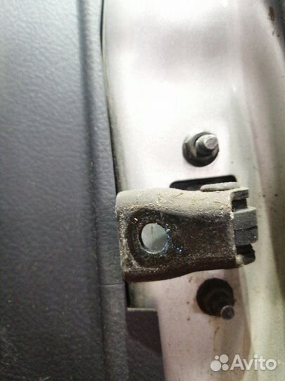 Ограничитель двери задний левый Toyota Avensis