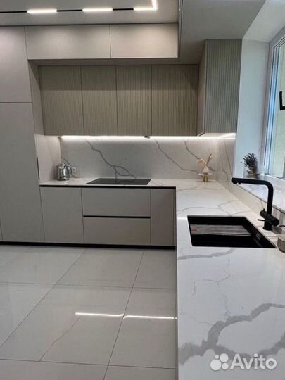 Кухня в стиле хай тек