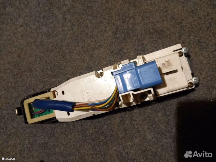 Блок упр. стеклоподьемниками на toyota crown JZS14