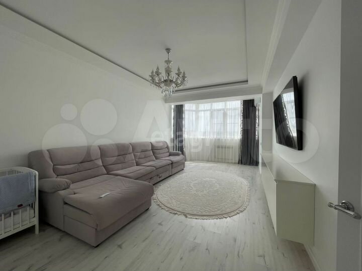 2-к. квартира, 77,7 м², 8/10 эт.