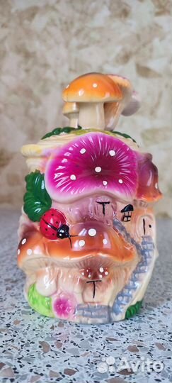 Заварочный чайник и сахарница