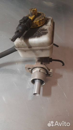 Главный тормозной цилиндр Audi A3 8L 1998 21027099