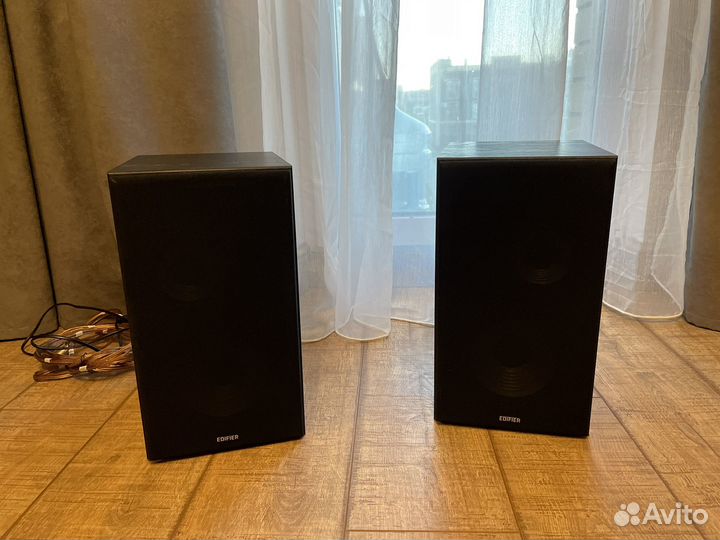 Активная акустика Edifier R2700