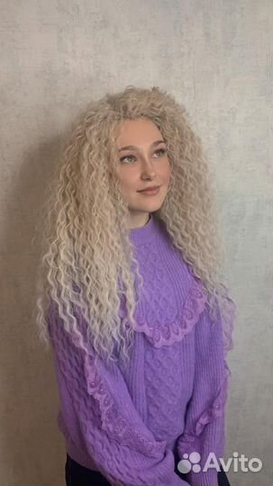 Модель на афрокудри