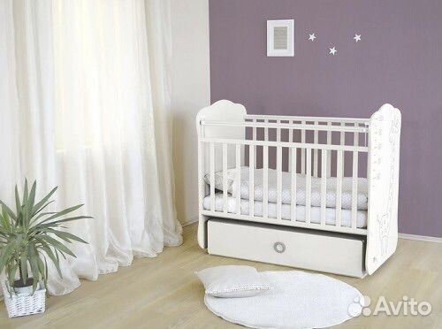 Детская кровать с матрацем, ящиком и маятником