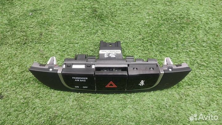 Кнопка аварийной сигнализации Hyundai IX35 2011