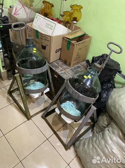 Бутыли с конструкцией для разлива 20 литров