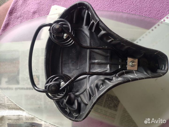 Широкое велосипедное седло