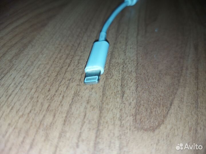 Переходник с Lightning на mini jack 3.5