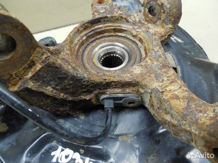 Кулак поворотный передний левый Yaris 2005-2011