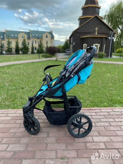 Прогулочная коляска с надувными колесами