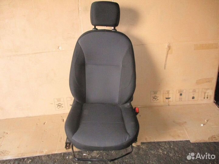 Сиденье переднее правое Renault Logan 2
