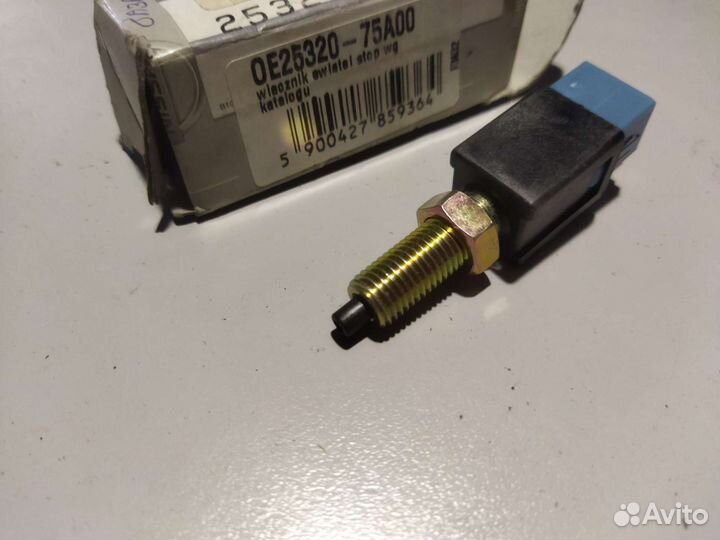 Выключатель стоп сигнала Nissan